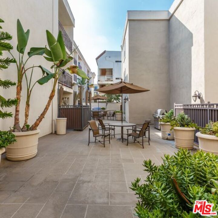 141 S Clark Dr Unit: 421