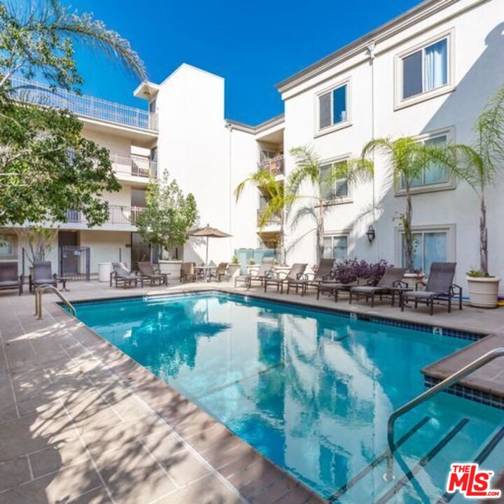 141 S Clark Dr Unit: 421