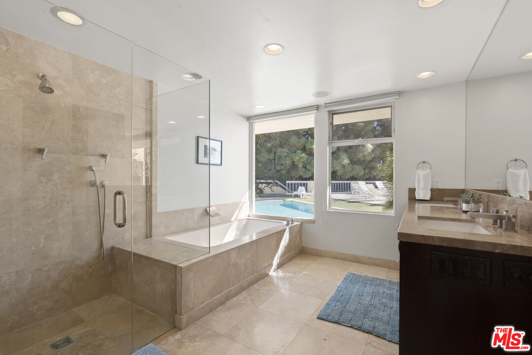 510 Leslie Ln