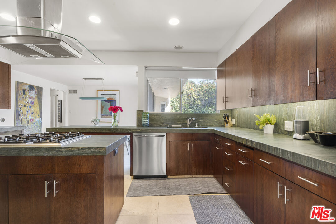 510 Leslie Ln
