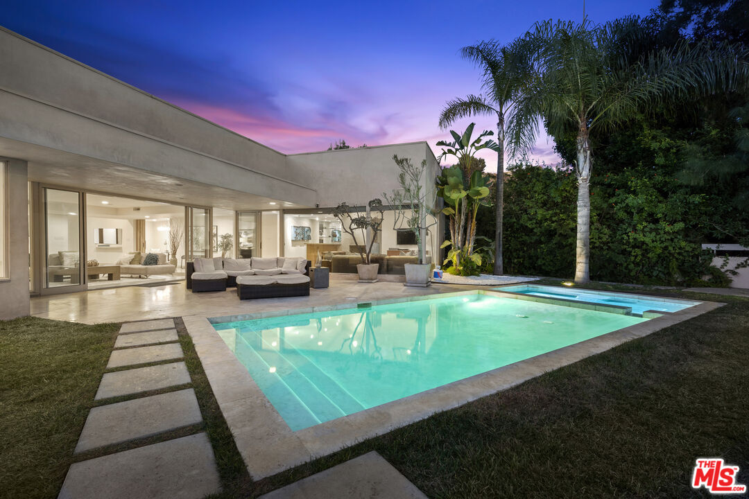 510 Leslie Ln