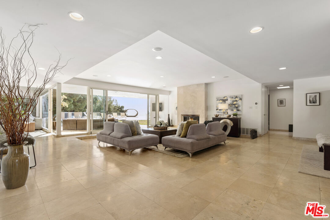 510 Leslie Ln