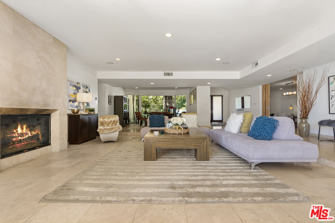510 Leslie Ln