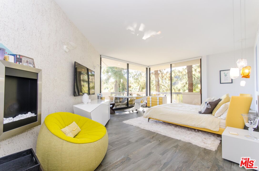 510 Leslie Ln Unit: B