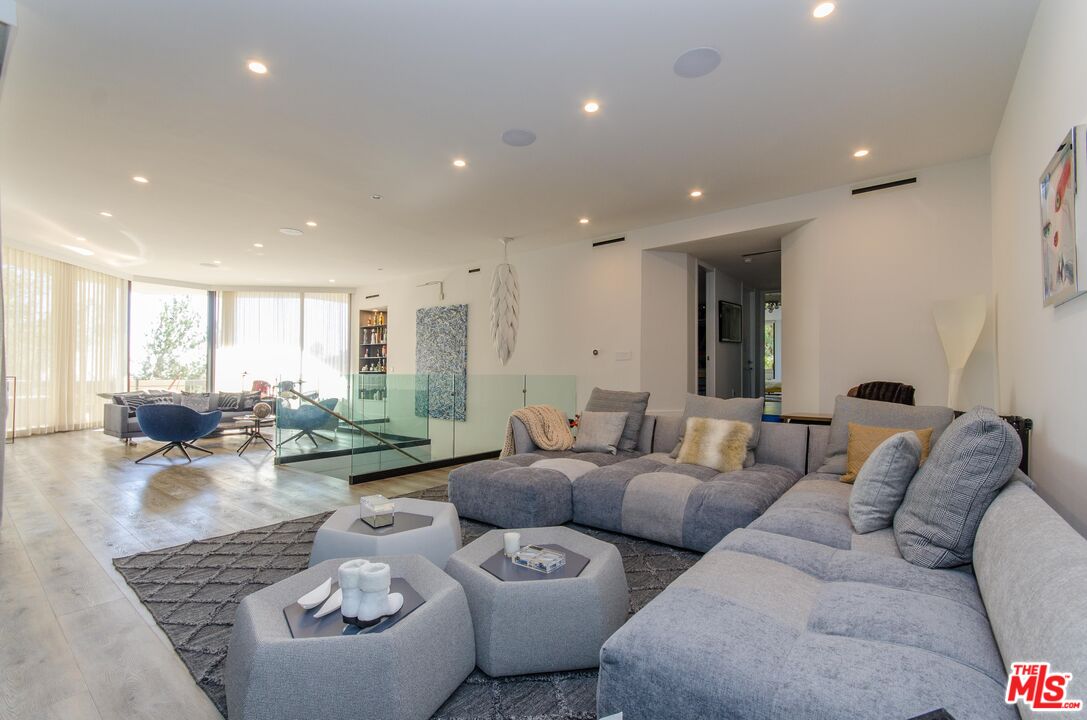 510 Leslie Ln Unit: B