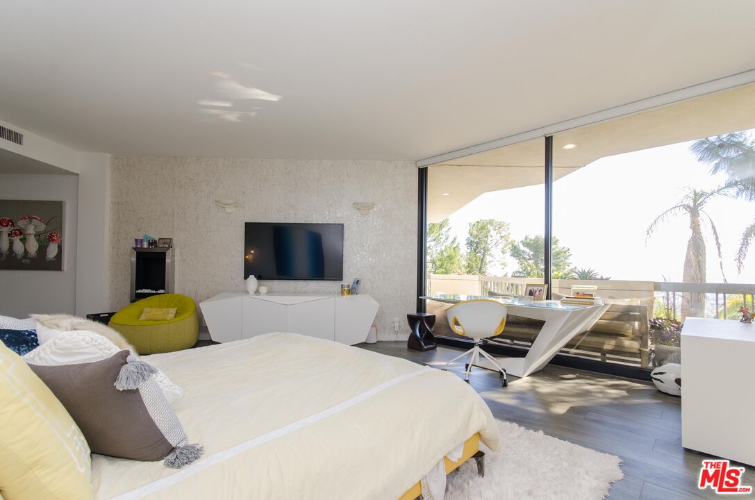 510 Leslie Ln Unit: B