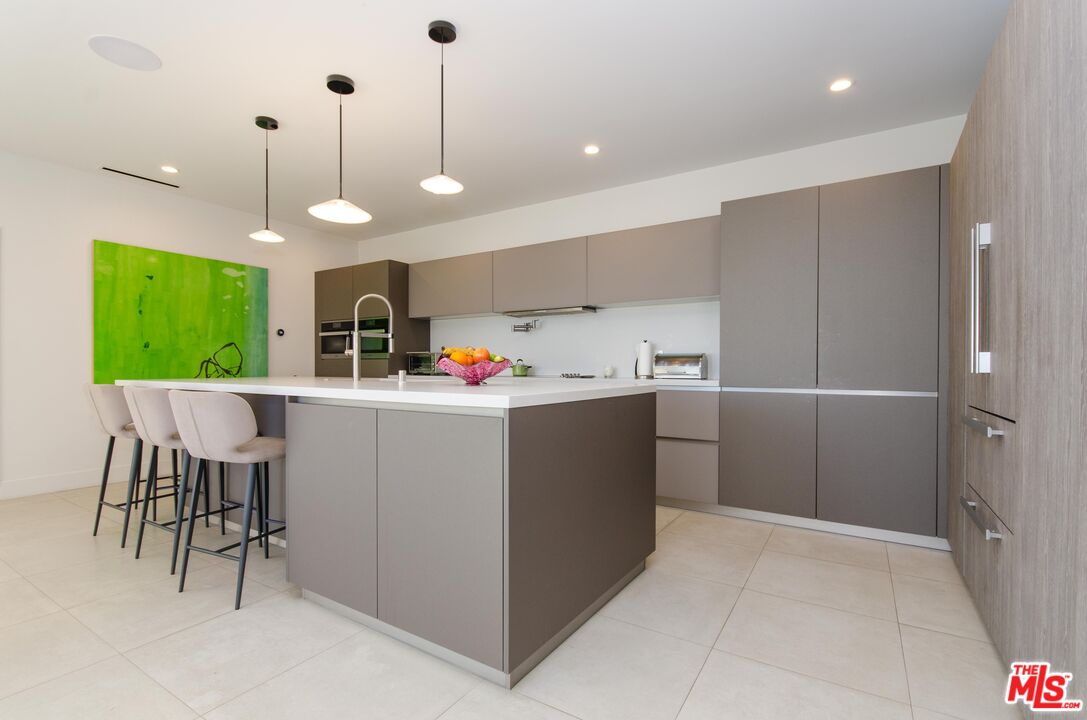 510 Leslie Ln Unit: B