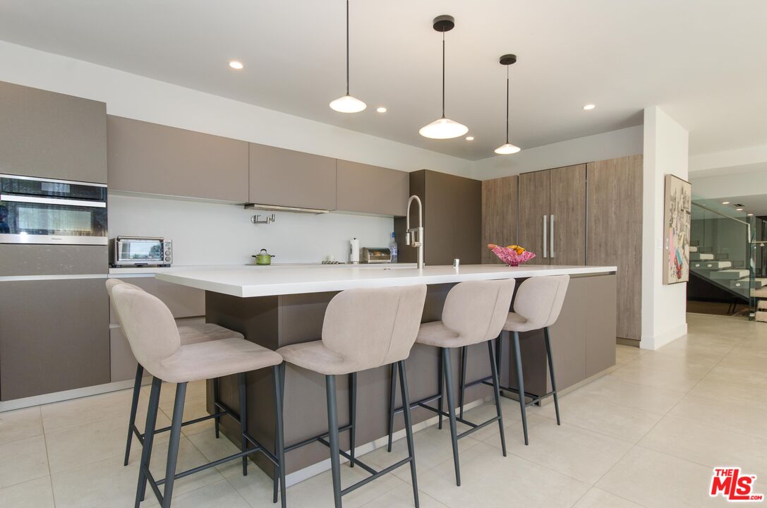 510 Leslie Ln Unit: B