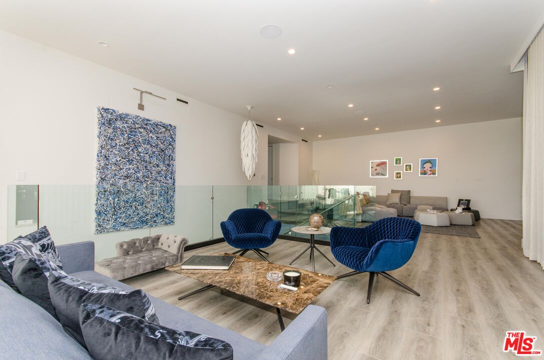 510 Leslie Ln Unit: B