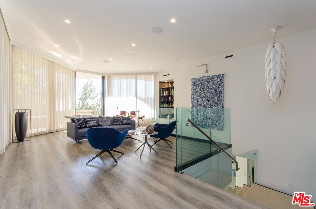 510 Leslie Ln Unit: B