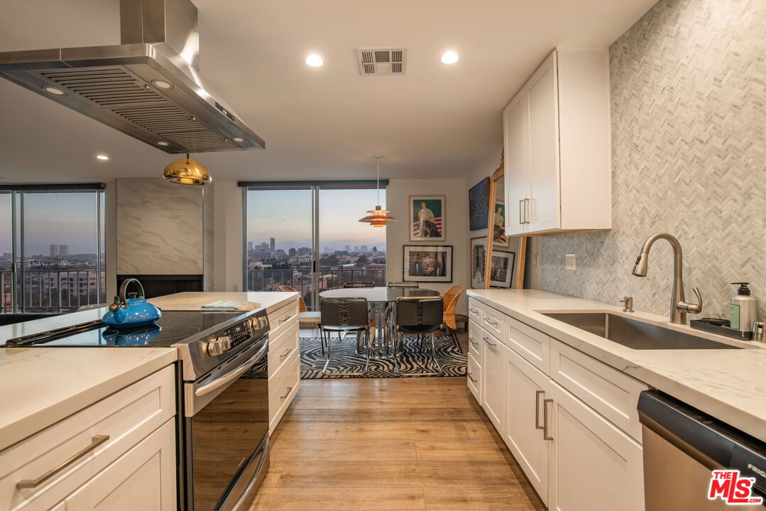 100 S Doheny Dr Unit: PH12