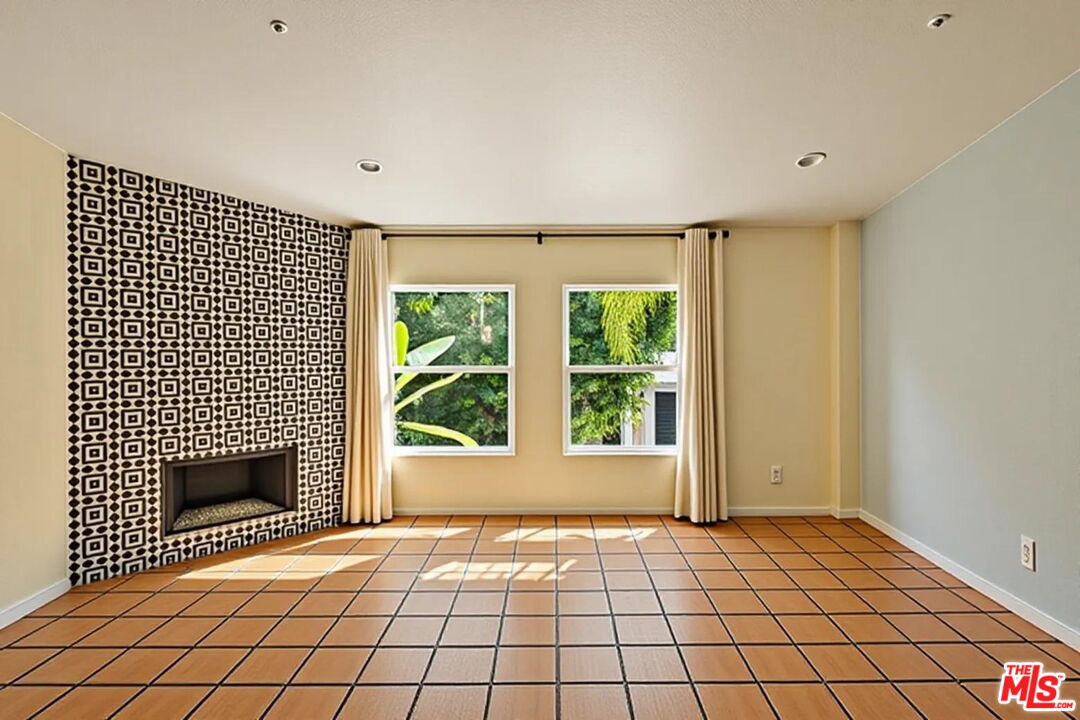 7003 La Presa Dr