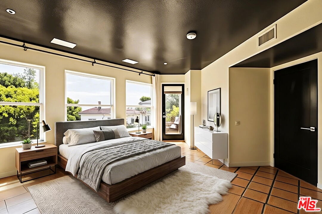 7003 La Presa Dr