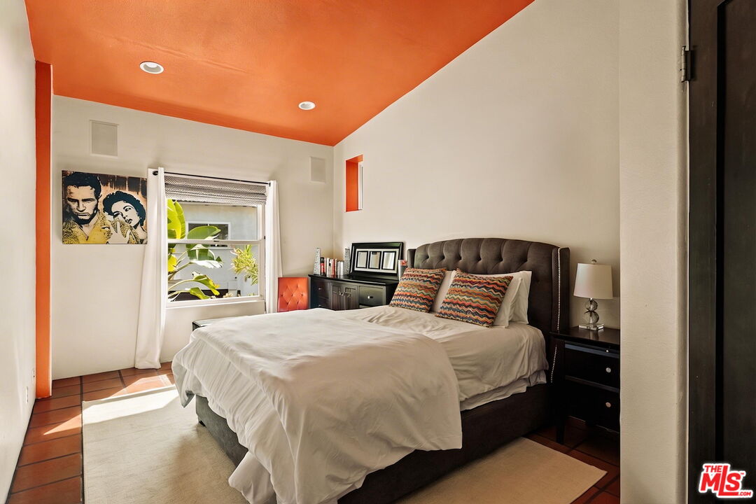 7003 La Presa Dr
