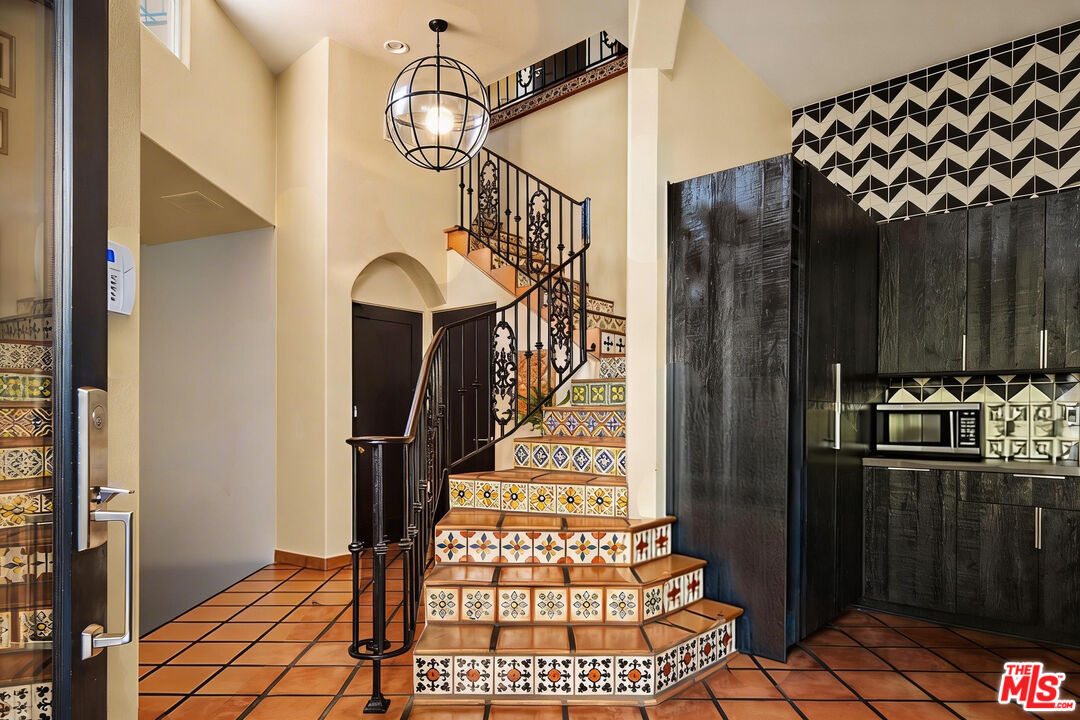 7003 La Presa Dr