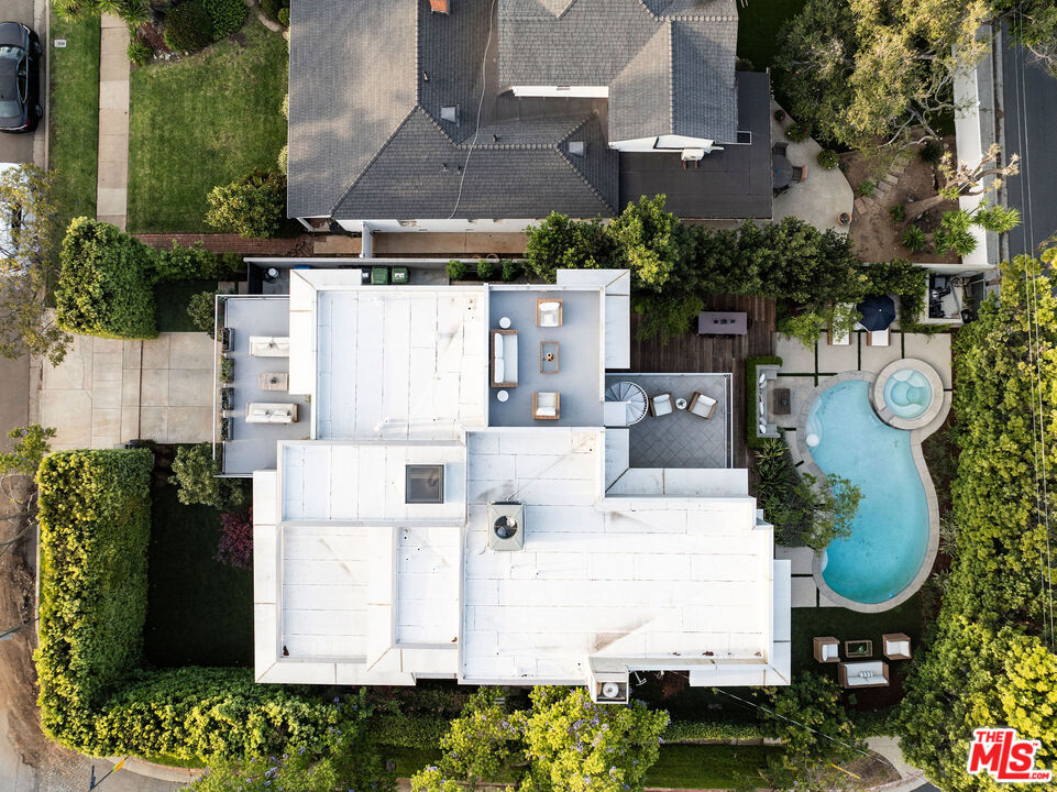 700 El Medio Ave