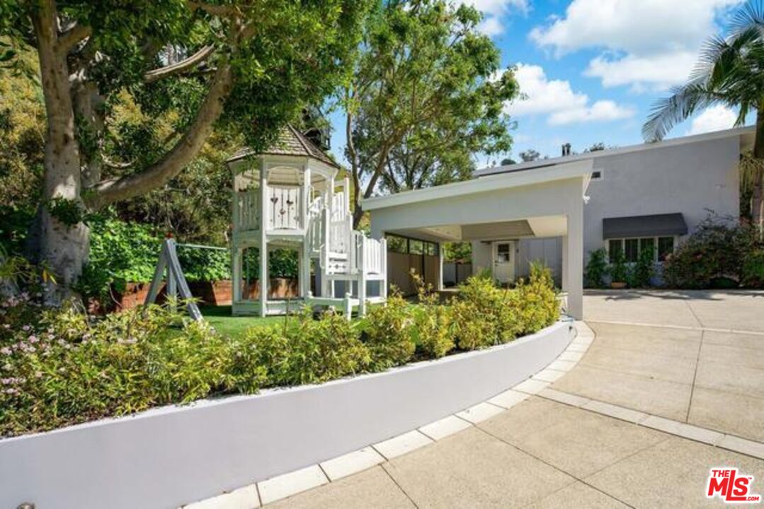 1068 Casiano Rd