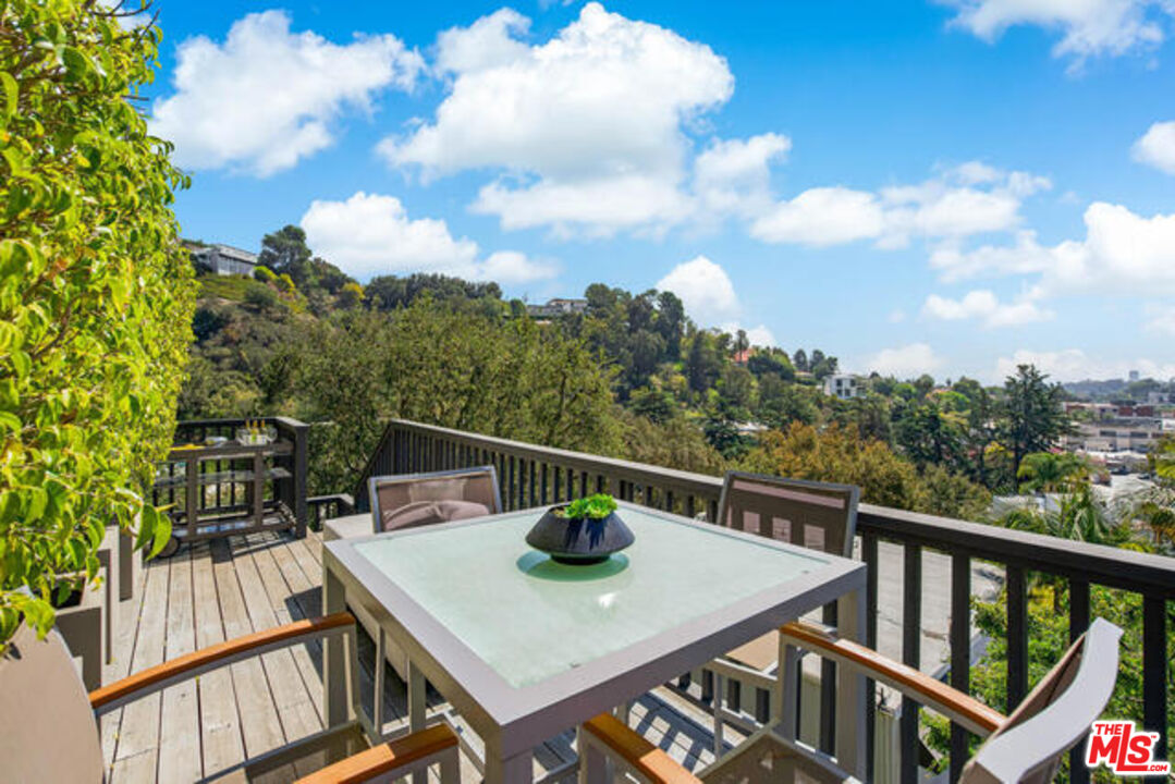 1068 Casiano Rd