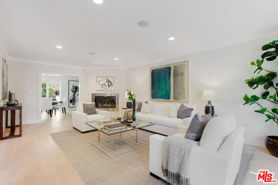 1068 Casiano Rd