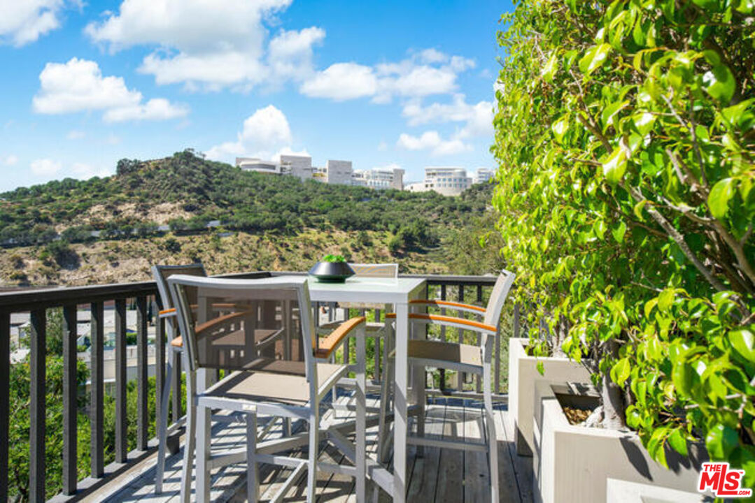 1068 Casiano Rd