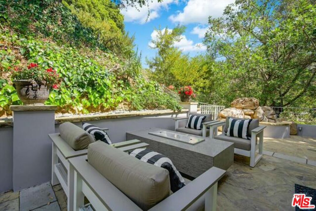 1068 Casiano Rd