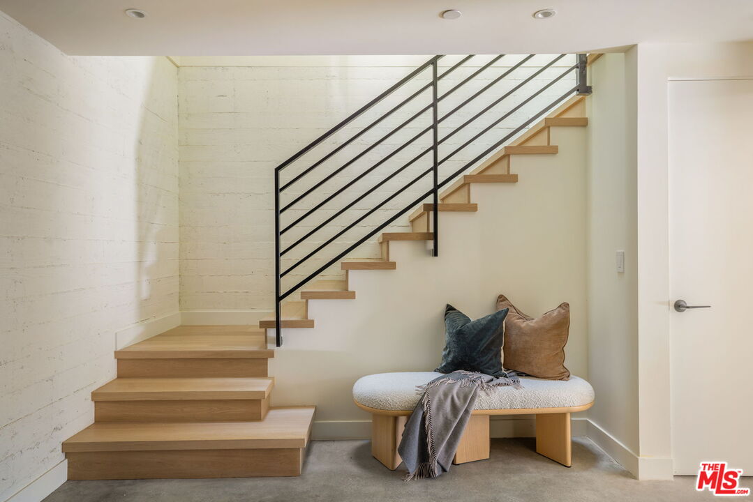 929 Hilldale