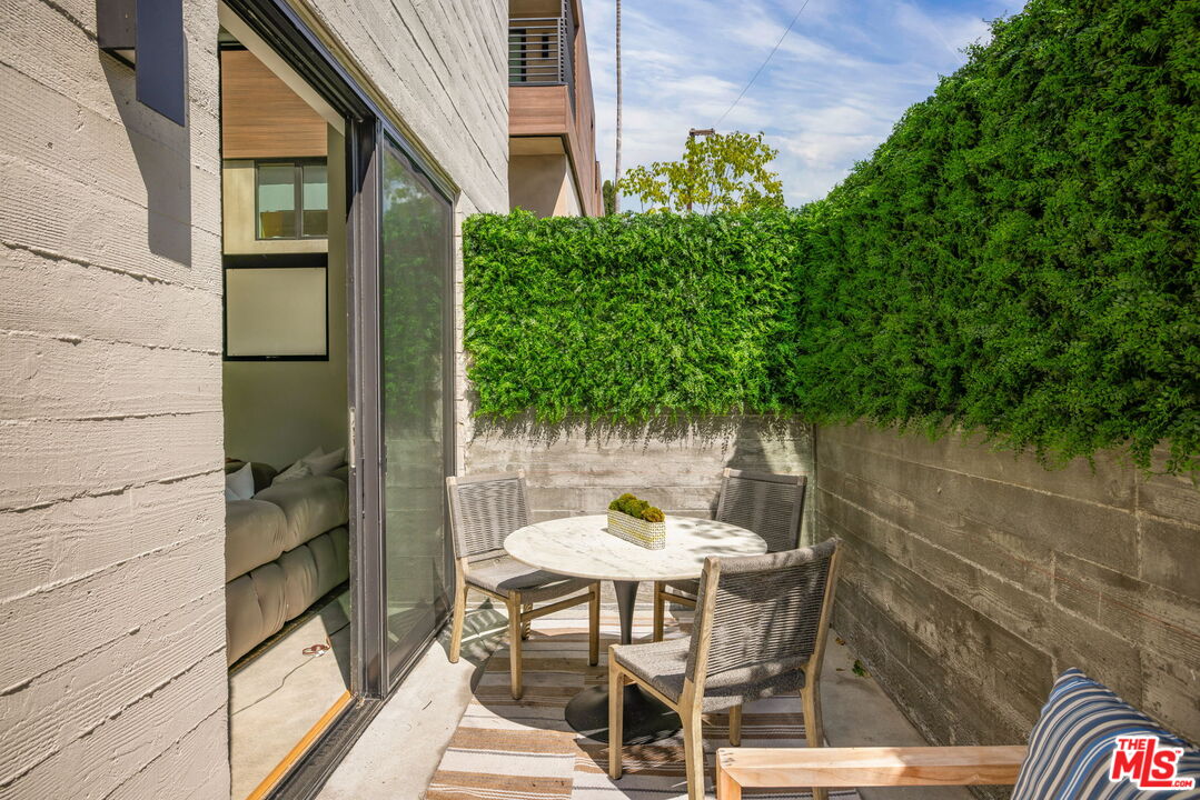 917 Hilldale Ave