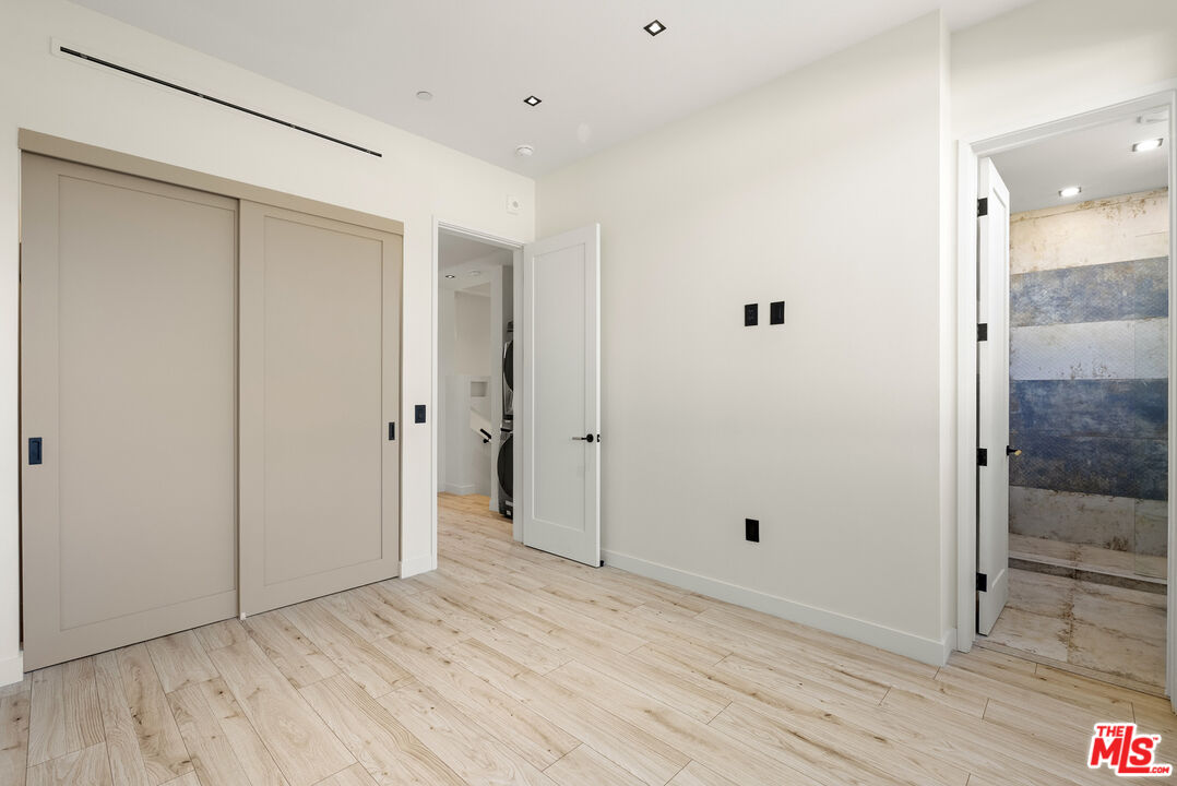 1021 N Ogden Dr Unit: PH 7