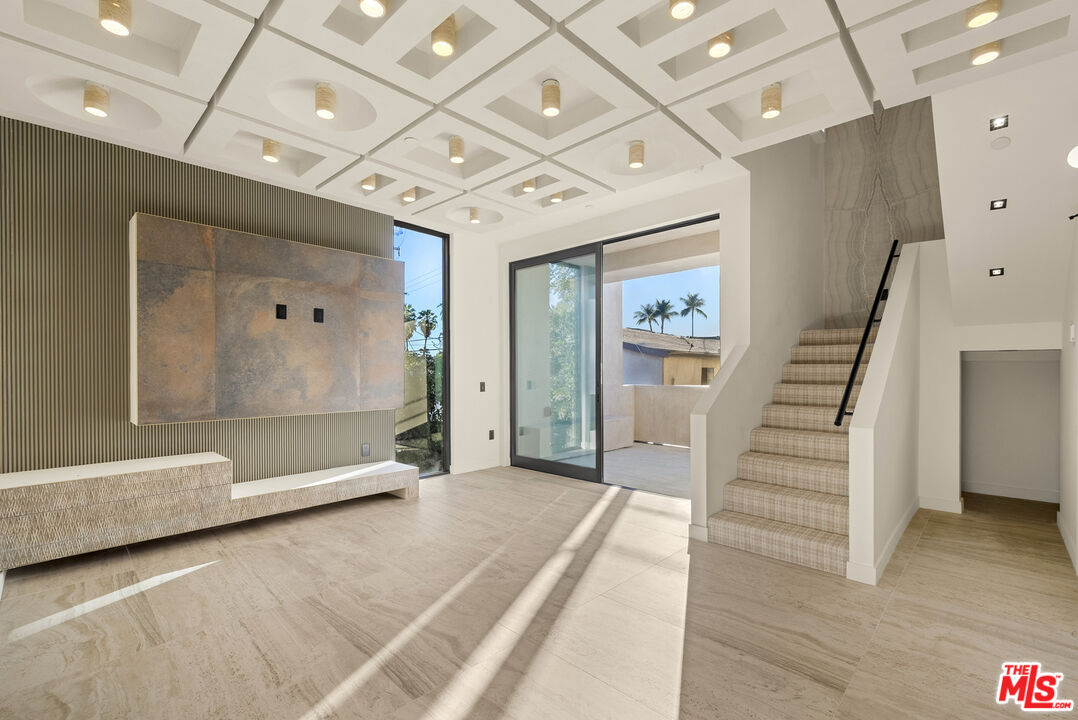 1021 N Ogden Dr Unit: PH 7