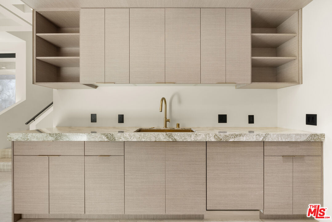 1021 N Ogden Dr Unit: PH 7