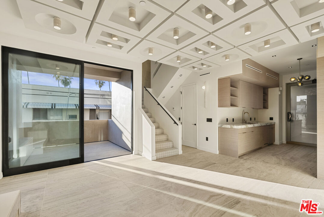 1021 N Ogden Dr Unit: PH 7