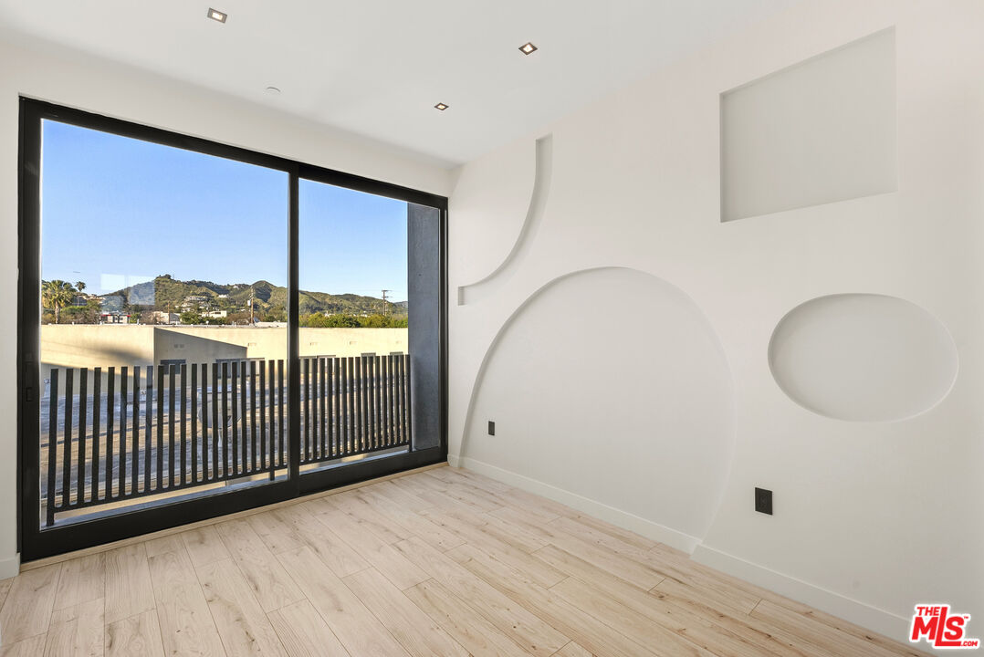 1021 N Ogden Dr Unit: PH 7