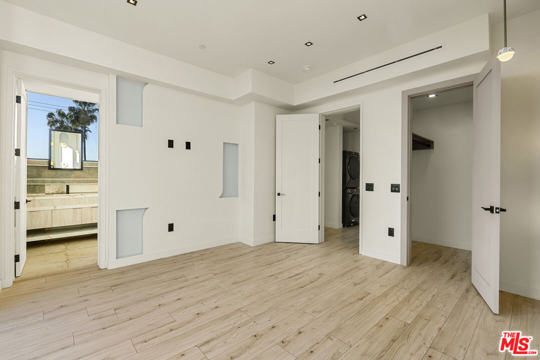 1021 N Ogden Dr Unit: PH 7