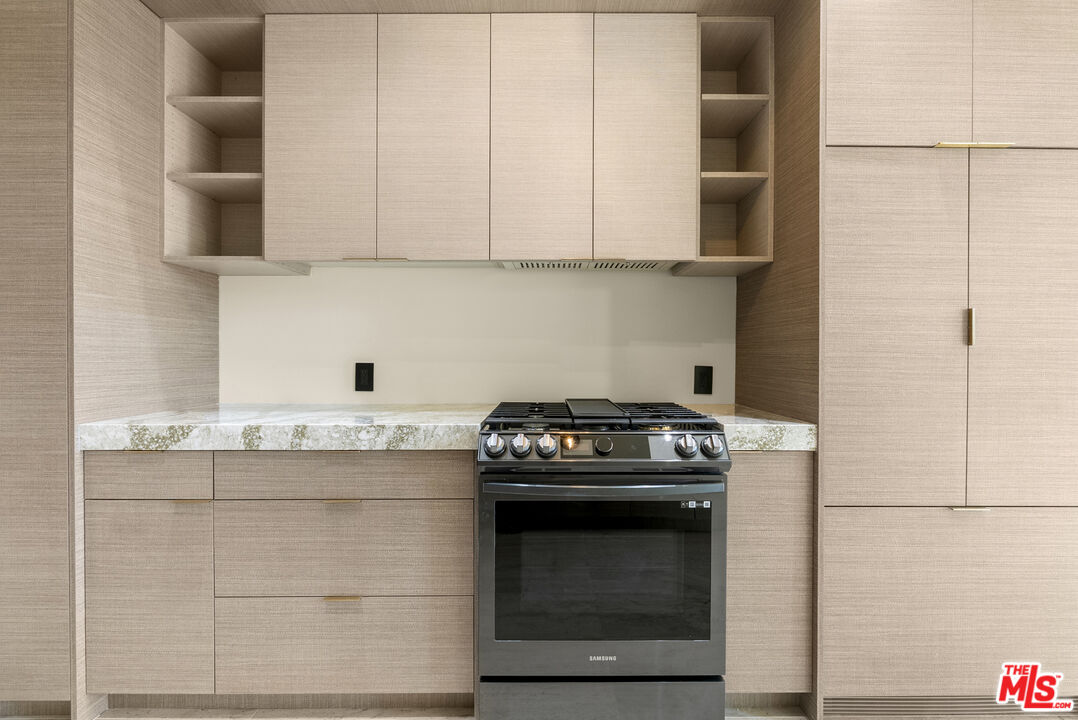 1021 N Ogden Dr Unit: PH 7