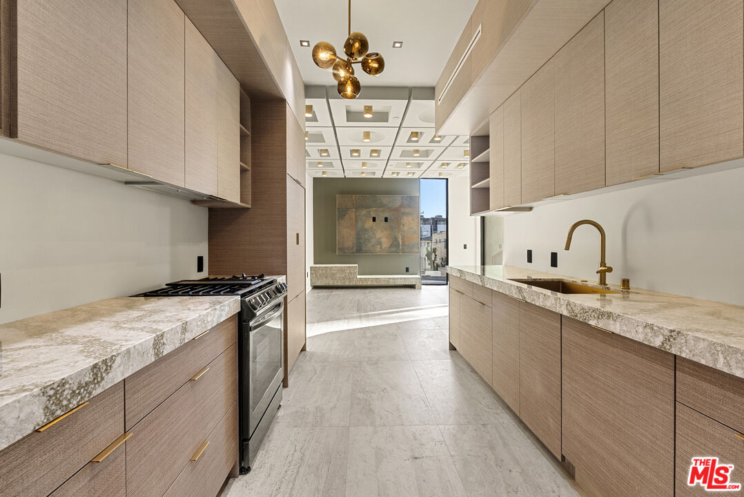 1021 N Ogden Dr Unit: PH 7