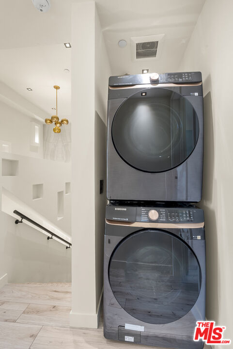 1021 N Ogden Dr Unit: PH 7