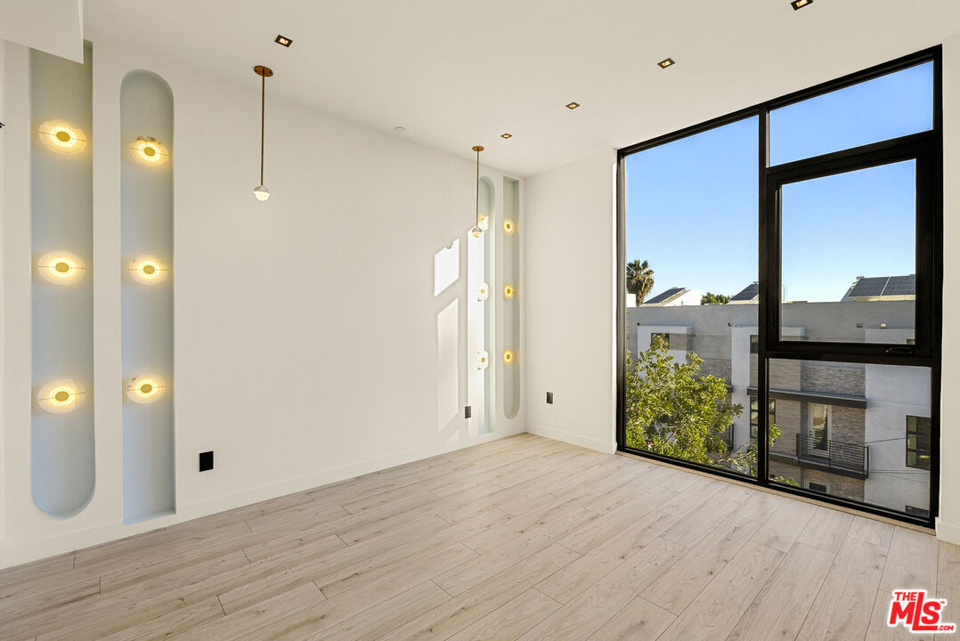 1021 N Ogden Dr Unit: PH 7