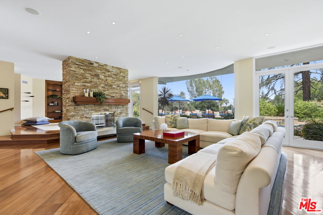 4101 Clear Valley Dr