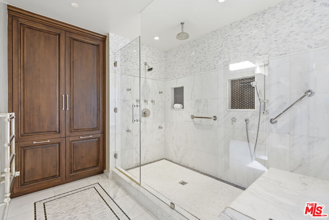4101 Clear Valley Dr