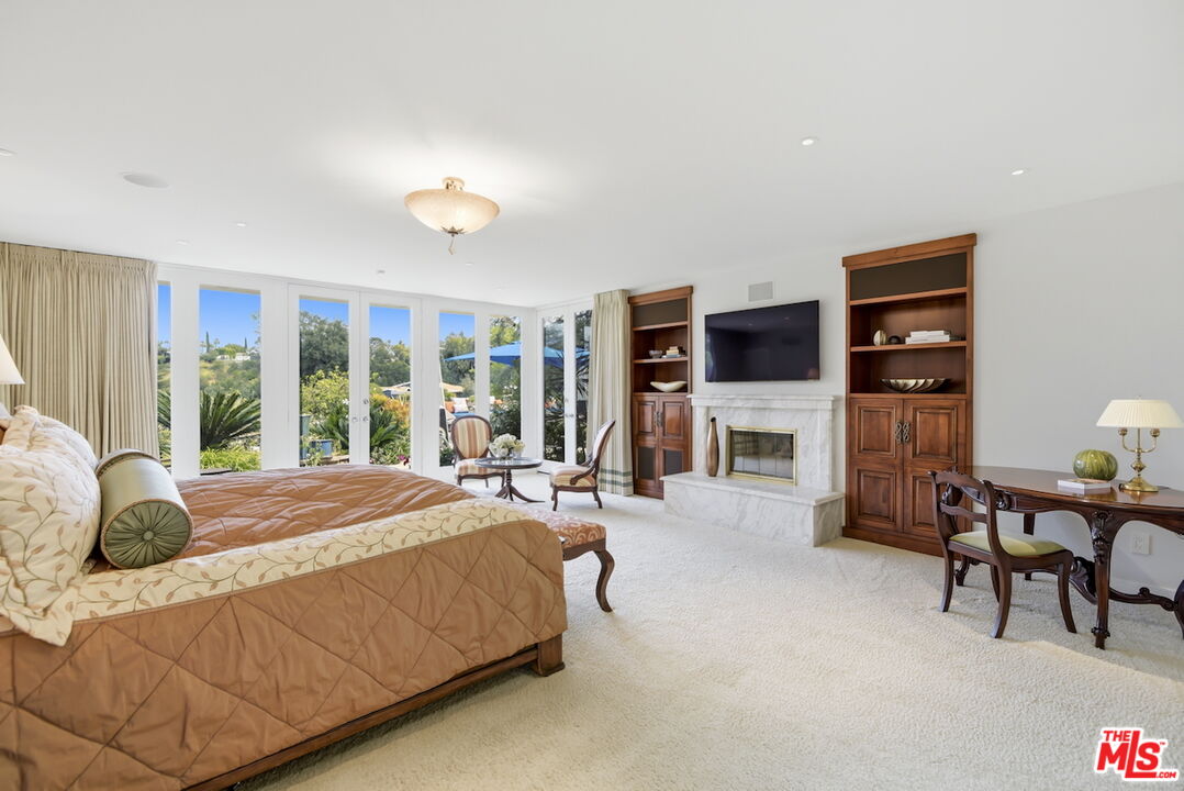 4101 Clear Valley Dr