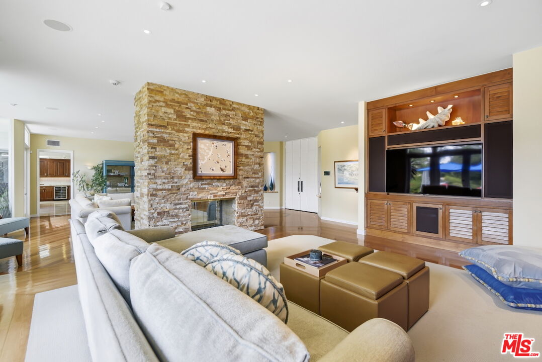 4101 Clear Valley Dr