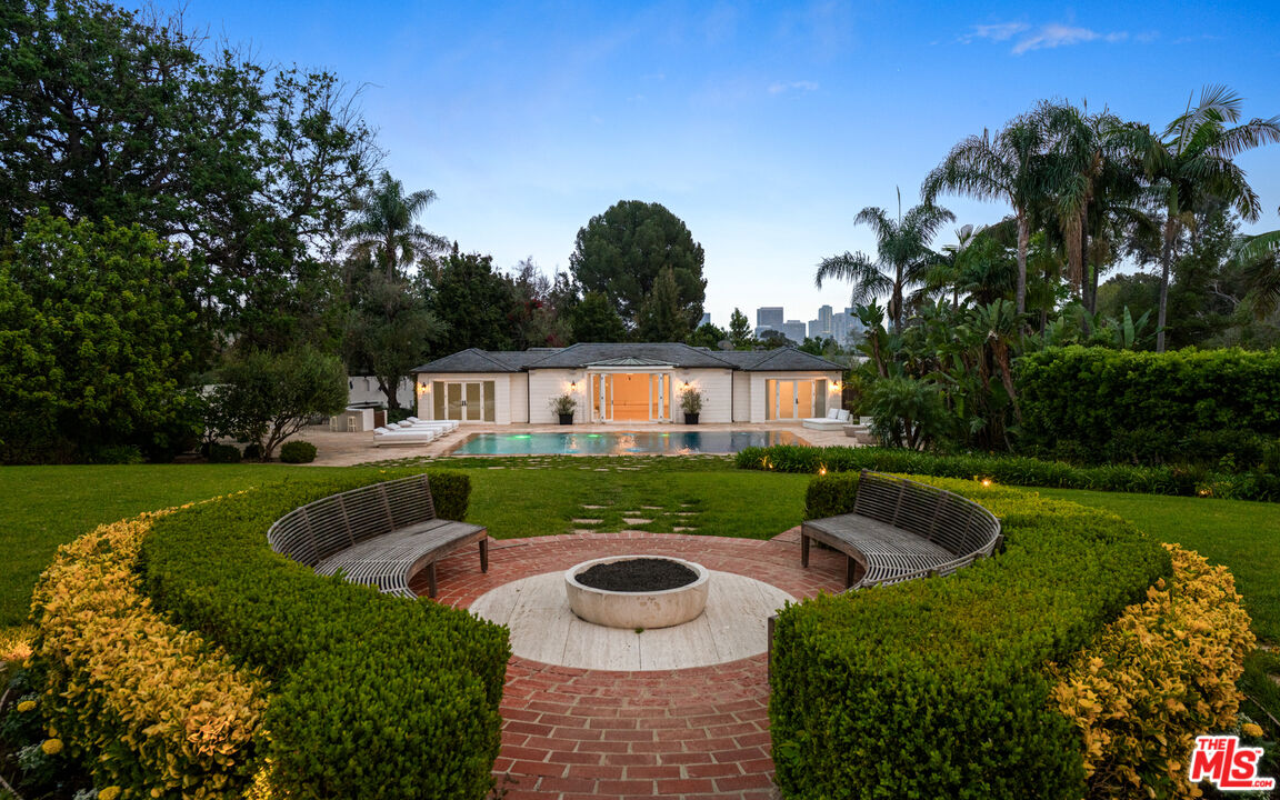 10250 W Sunset Blvd