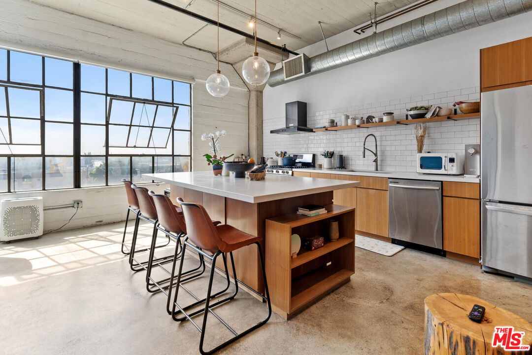 1855 Industrial St Unit: 608