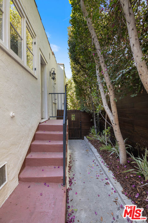 1007 Sanborn Ave