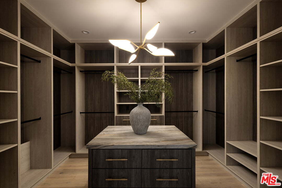13907 Chandler Blvd