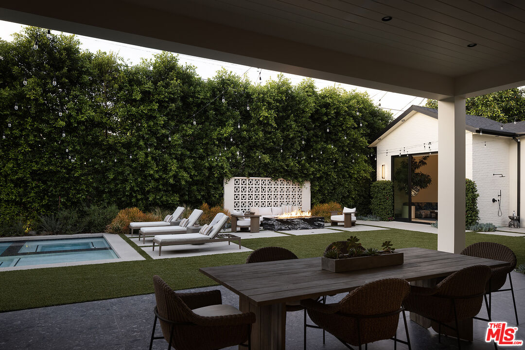 13907 Chandler Blvd