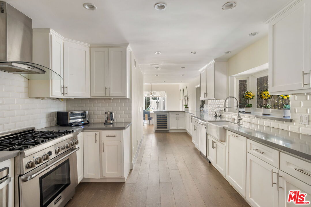 1124 Sierra Alta Way