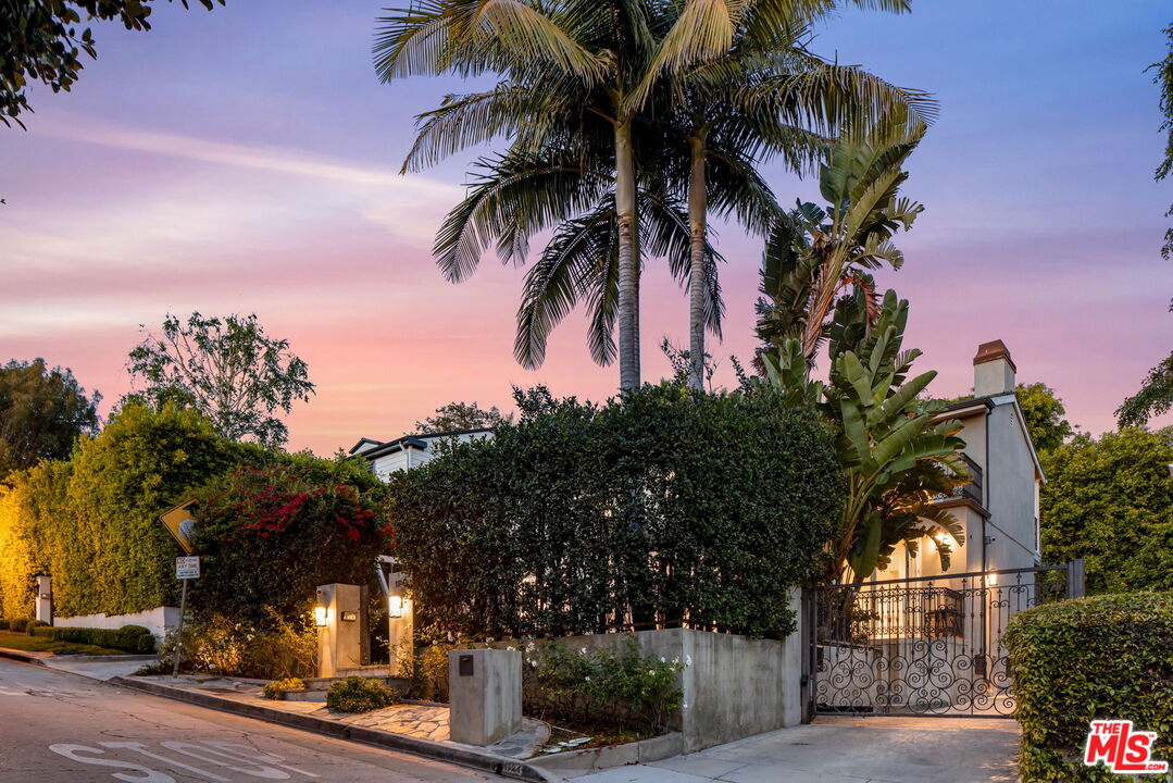 1124 Sierra Alta Way