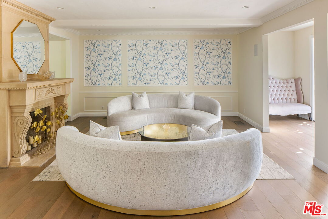 1124 Sierra Alta Way