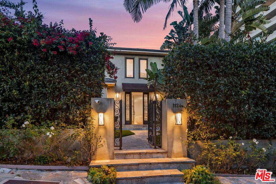 1124 Sierra Alta Way
